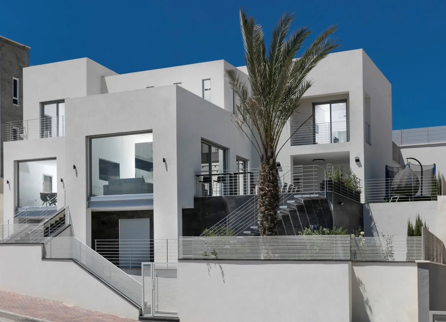 חזית בית פרטי מודרני לבן – שירן דדיה